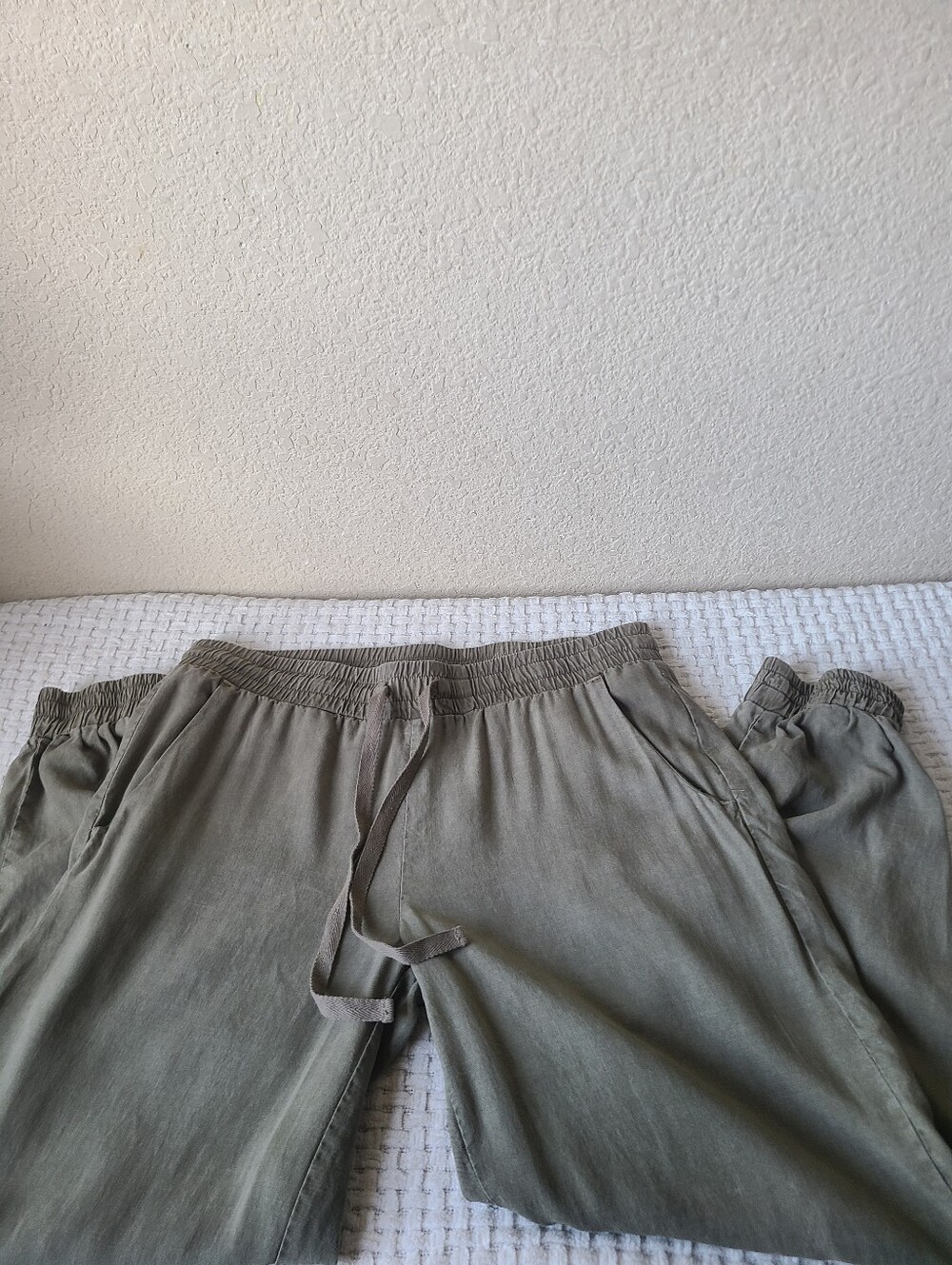 Cloth & Stone Olive Drawstring Jogger Pants Women's Size M - Picture 3 of 10